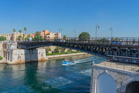 Girevole bridge in Taranto. Girevole bridge in Taranto.のeditorial素材