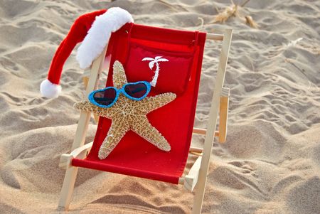 Santa starfish lounging in a beach chair.の写真素材