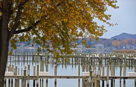 Empty marina in the fall.の写真素材