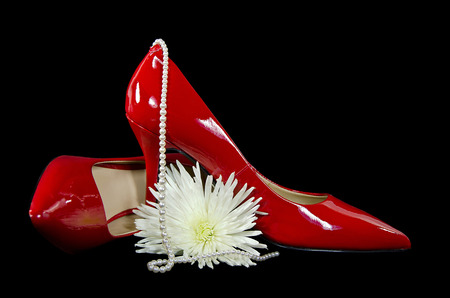 red pumps with pearls and white chrysanthemumの写真素材