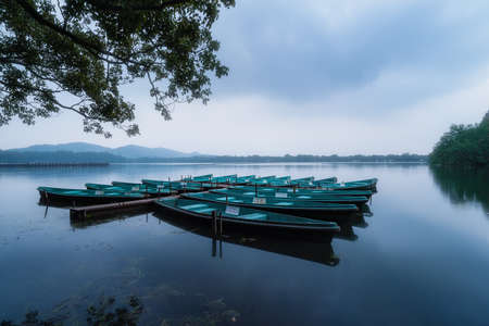 Hangzhou, West Lake Shenzhou Base in the early morningのeditorial素材