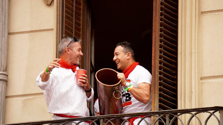 people pour water from the balcony in honor of the opening of the holiday: San Fermin. city ââ: Pamplona (Navarra) EspaÃ±a .6 de julio 2023aÃ±oのeditorial素材