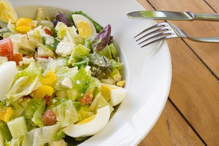 Fresh Mixed salad with eggs, tomatoes, iceberg and roman salad, bell pepper and crouton
の写真素材