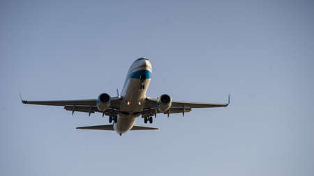 landing boeing 737 in warsaw