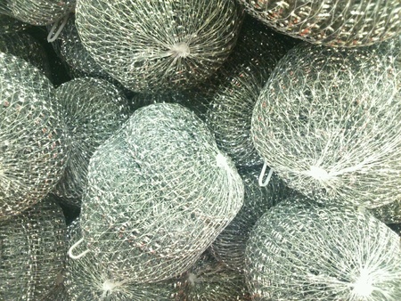 Closeup of metallic dish washing loofahの素材
