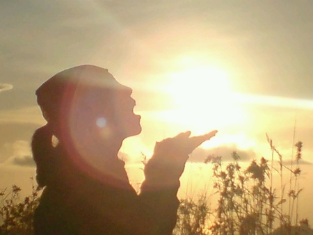 Hiker posing at Mount Batur during sunriseの素材