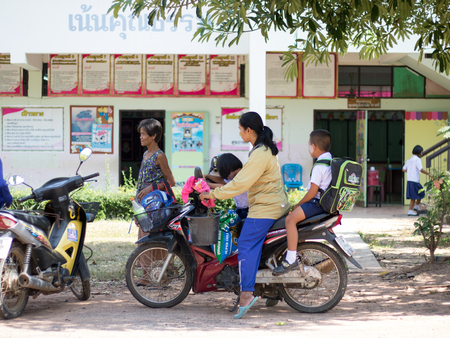 Ban Khok Yai School,Phusing,Sisaket,Thailand-July 31.2017: Parents pick up children at school. Which is the school time quitting.のeditorial素材