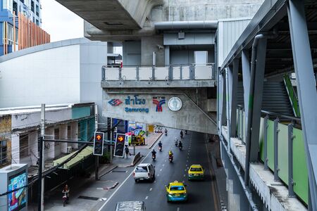 BTS Samrong Station,Samut Prakan,Thailand-August 11.2019. Overhead and shade. There are traffic congestion on the road below and new skytrain platform.のeditorial素材