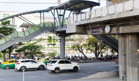 BTS Phraek Sa Station,Samut Prakan,Thailand-October 04.2020. There are traffic congestion on the road below and new skytrain platform.のeditorial素材