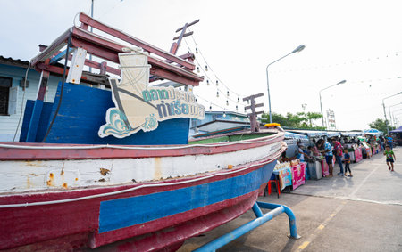 Phli Port Fishing Market, Chon Buri, Thailand-August 19.2023. It is a popular place for people who like to travel. There are community shops by the sea with fresh seafood and cookeのeditorial素材