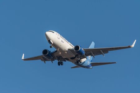 The passenger plane released the landing gear before landing.のeditorial素材