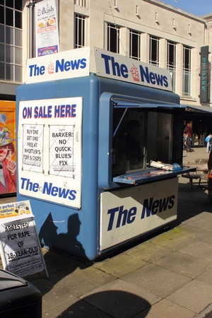 A newspaper sellers stand in the city of portsmouth, england 2014のeditorial素材