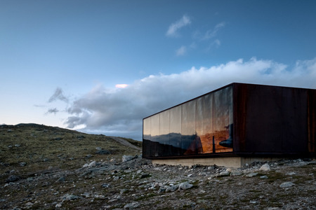 Evening view of Snohetta viewpoint, famous reindeer lookout in Dovrefjell-Sunndalsfjella National Park.のeditorial素材