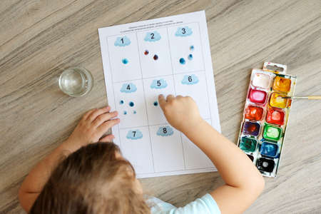 Orenburg, Russia, 10/15/2020: Montessori material. Children's hands. The study of mathematics and seasons. School and kindergarten. early development of children. preparation for school.の写真素材