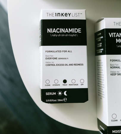 The Inkey List niacinamide with other skin care products.のeditorial素材
