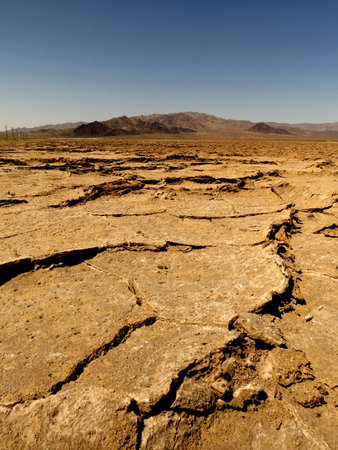 Dry cracked desert landscape in Californiaの写真素材