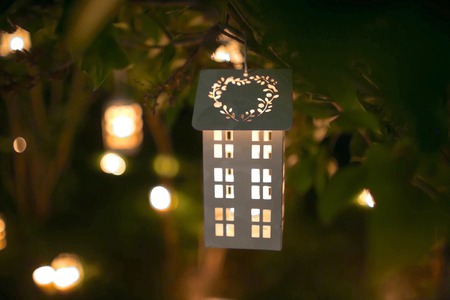 Candlestick house on the tree in garden at nigth with blur lights, romantic decor for date, nobodyの写真素材