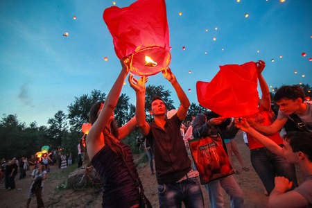 Omsk, Russia - June 16, 2012: festival of Chinese paper lantern, the crowd starts them in the skyのeditorial素材