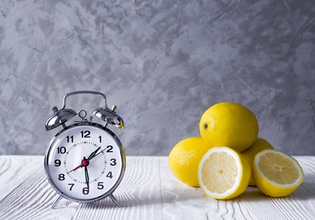 alarm clock time to make lemonade close upの写真素材