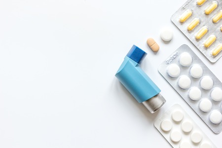 concept asthma and treatment on white background top viewの写真素材