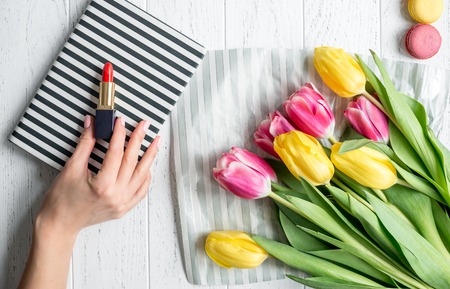 flowers spring tulips top view on wooden backgroundの写真素材