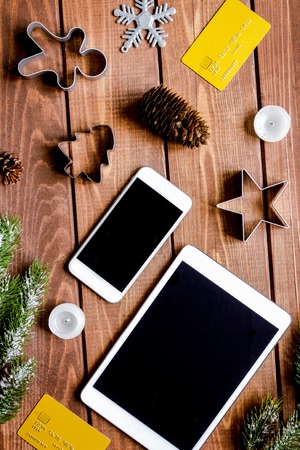 Online shopping for new year on wooden table top view.の写真素材