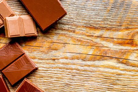 black and milk chocolate bars with mint dark wooden table background top view mock-upの写真素材