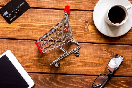 concept online shopping with smartphone on wooden background mock upの写真素材