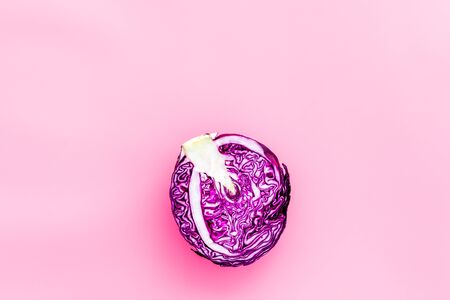 Red cabbage - head, cross section - on pink background top view space for textの写真素材