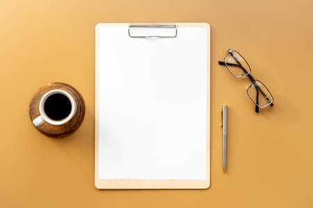 Top view of empty paper on clipboard on office desk tableの写真素材