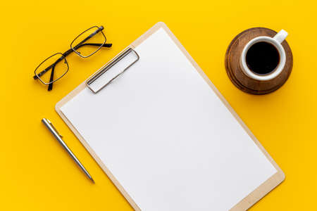 Top view of empty paper on clipboard on office desk tableの写真素材