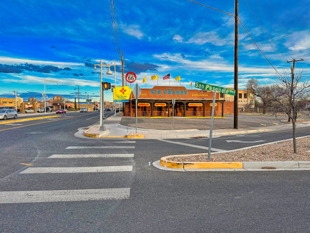 ALBUQUERQUE, NEW MEXICO, USA - March 8, 2023. Rio Grande Trading Building. Shops and restaurants along Route 66のeditorial素材