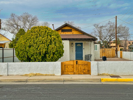 ALBUQUERQUE, NEW MEXICO, USA-March 9, 2023. Street with nice open views of private buildings, and spring trees and bushesのeditorial素材