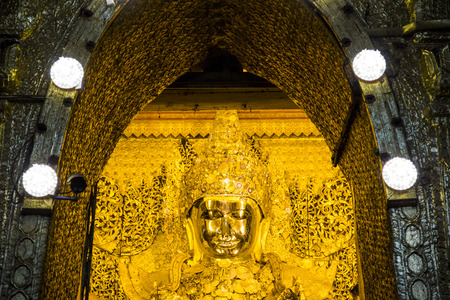 Mahamuni paya Mandalay. Myanmar or Burmaのeditorial素材