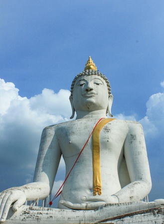 the giant whitw buddha in supanburi temple,thailandの写真素材