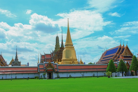 the view of thailand grand palace to the golden pagodaのeditorial素材