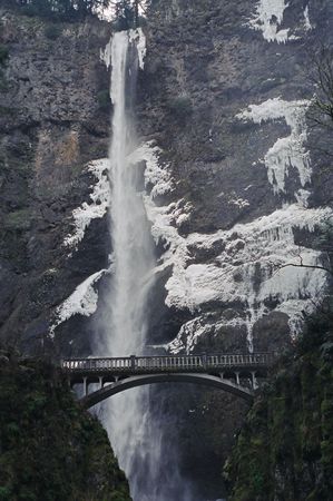 Icy Multnomah Fallsの写真素材