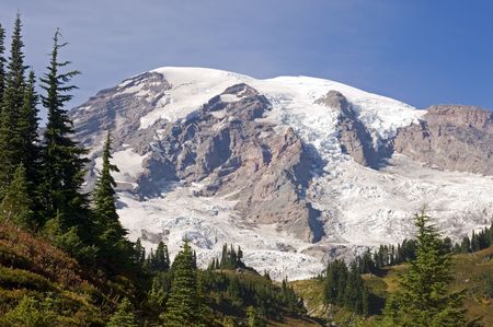 A view on mount rainier, seen from the trail leading to paradise passの写真素材