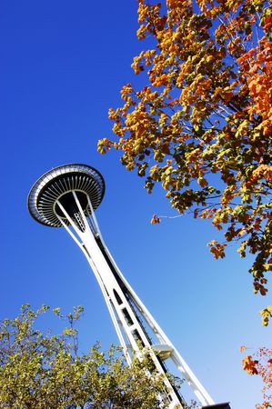 The seattle space needle in the autumn, against a clear blue skyのeditorial素材