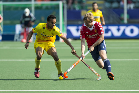 THE HAGUE, NETHERLANDS - JUNE 2: English field hockey player Ashley Jackson crosses sticks with an unidentified Indian player at the Rabobank World Cup Hockey. ENG beats IND 2-1 のeditorial素材