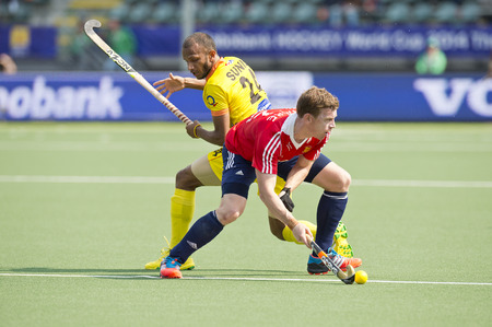 THE HAGUE, NETHERLANDS - JUNE 2: England Defender Hoare (in posession of the ball) turns away from Indian Attacker Sunil during the World Cup Hockey. England beats India 2-1のeditorial素材