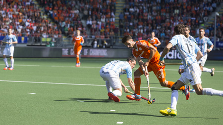 THE HAGUE, NETHERLANDS - JUNE 1: Dutch player Kemperman is playing the ball surrounded by Argentinian players during the Hockey World Cup 2014 in the match between The Netherlands and Argentina (men). NED beats ARG 3-0のeditorial素材