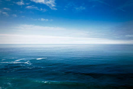 Blue Ocean Waves Background With Few Clouds Nn The Sky. California Coast. Blue Sky Colorの写真素材