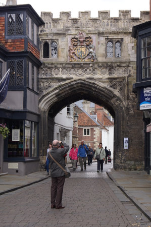 Salisbury, UK: man photographing the gothic archway in Salisbury Walkのeditorial素材