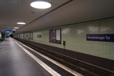 Berlin, Germany: a view of the empty platform at Brandenburgen Tor underground stationのeditorial素材