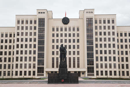 Minsk, Belarus - April 29, 2017: Parliament building on the Independence square in Minsk. Lenin monument. Famous landmarkのeditorial素材