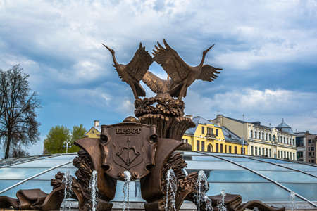 Minsk, Belarus - April 29, 2017: Independence Square - Independence Avenue in Minsk. Figure of cranes and inscription of the city of Brastのeditorial素材