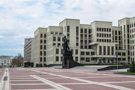 Minsk, Belarus - April 29, 2017: Parliament building on the Independence square in Minsk. Lenin monument. Famous landmarkのeditorial素材