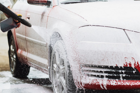The washer causes shampoo on the carの写真素材