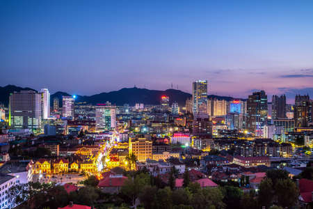 Aerial photography of Yantai city coastline at nightの写真素材